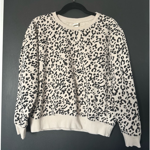 H&M Leopard Soft Crewneck - Size Medium - Picture 1 of 7